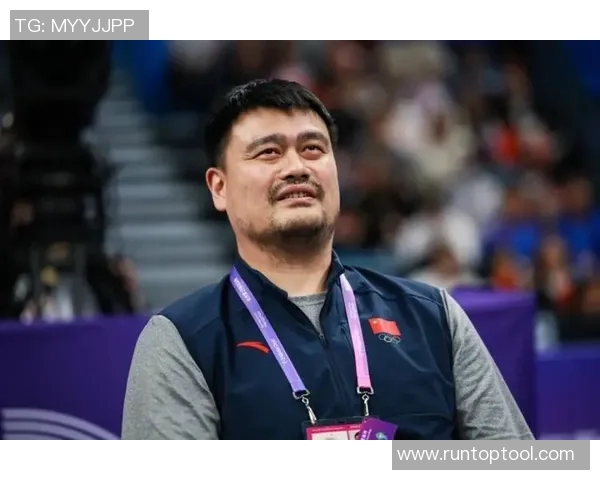 姚明在篮球场上的英雄瞬间展现了中国体育的骄傲与力量