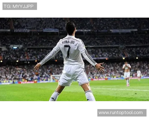 我心目中最闪耀的足球明星与他背后的奋斗故事 我心目中最闪耀的足球明星与他背后的奋斗故事