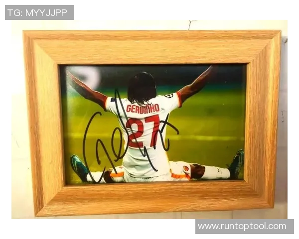 如何在比赛和活动中成功获取足球明星的亲笔签名技巧与经验分享