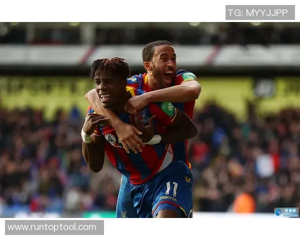 足球明星在异国街头的精彩瞬间与球迷互动的温馨时刻