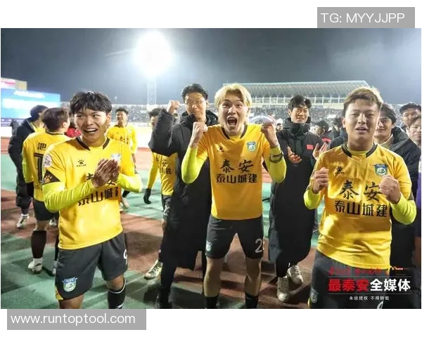 多个足球明星同屏展现激情时刻引发球迷热烈讨论与期待